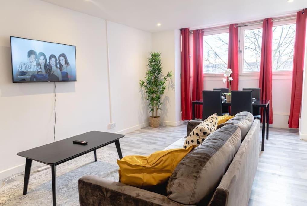 Appartement 2 Bed With Free Parking à Londres Extérieur photo
